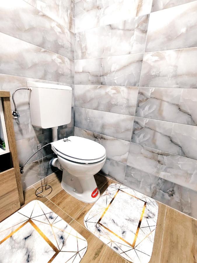 Spacious And Modern Apartment In Town Center コニツ エクステリア 写真