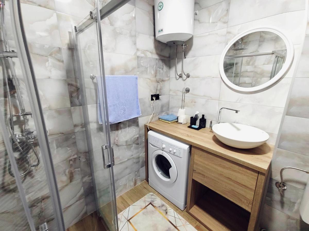 Spacious And Modern Apartment In Town Center コニツ エクステリア 写真