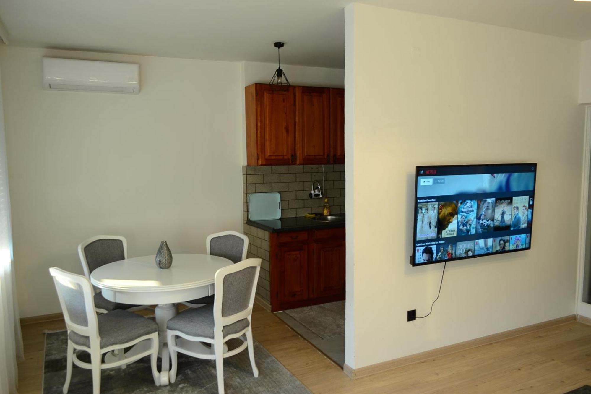 Spacious And Modern Apartment In Town Center コニツ エクステリア 写真