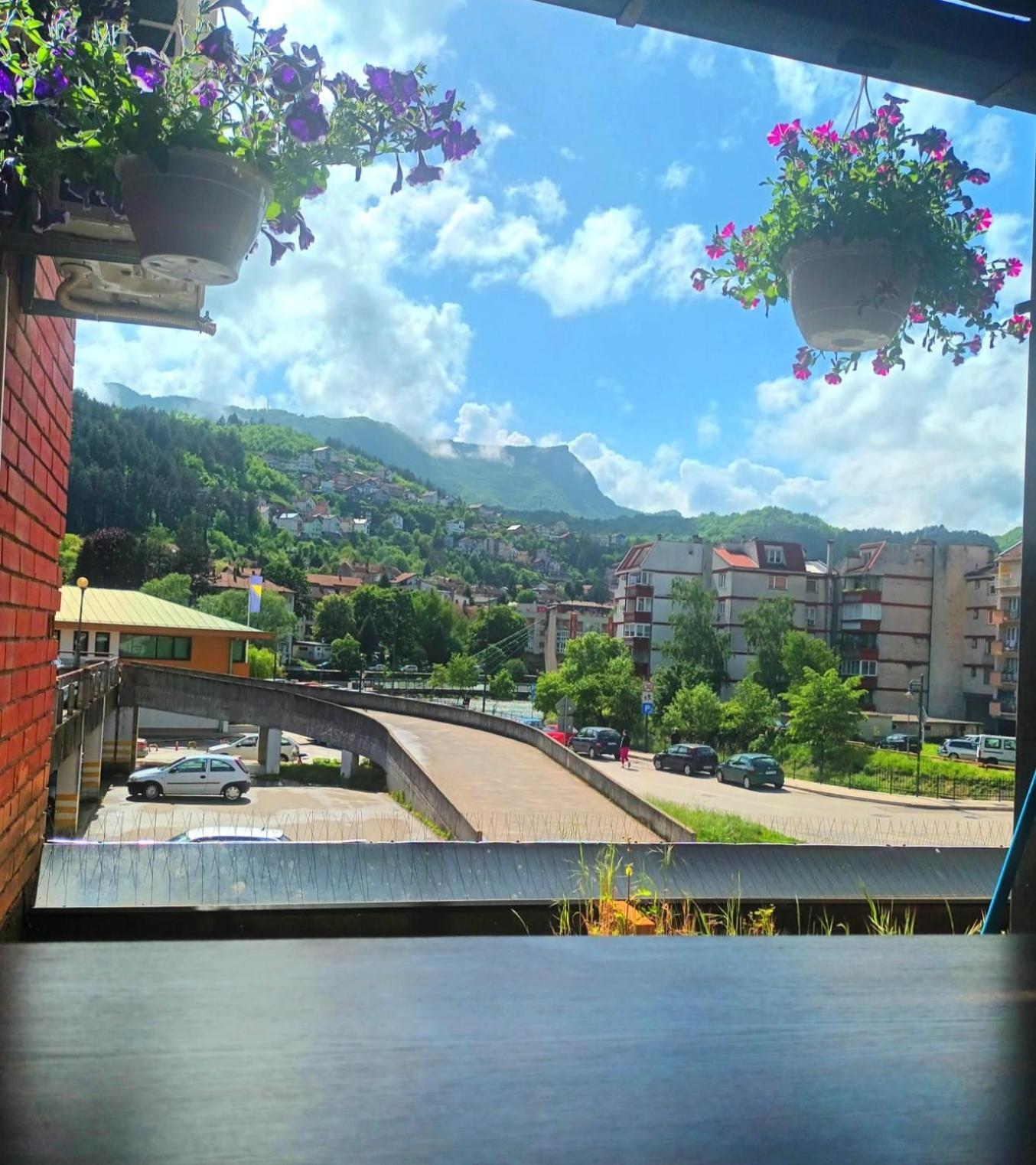 Spacious And Modern Apartment In Town Center コニツ エクステリア 写真